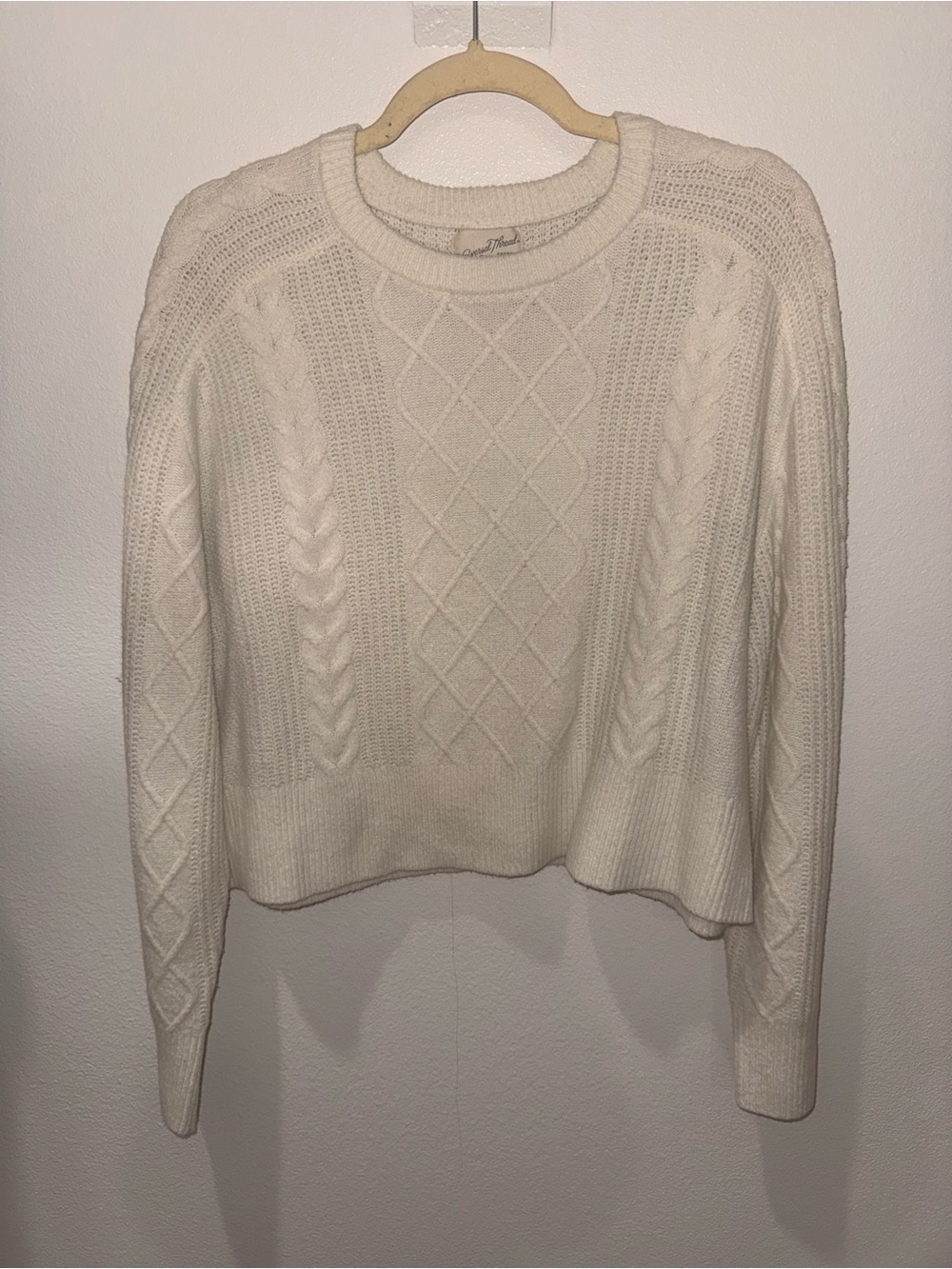 Universal Thread Cream Cable-Knit Crewneck Sweater